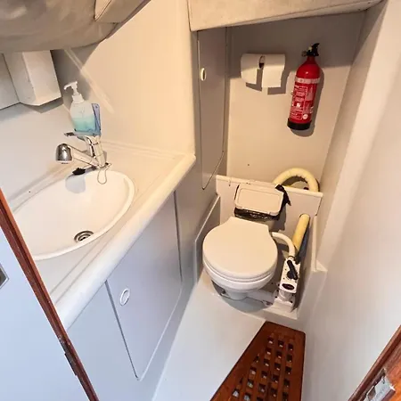 Slowlife * ליסבון