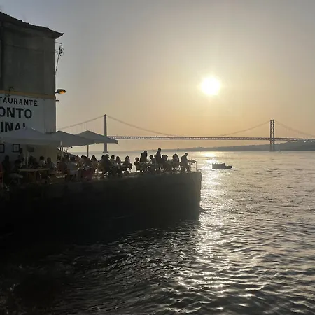 ספינת מלון Slowlife *